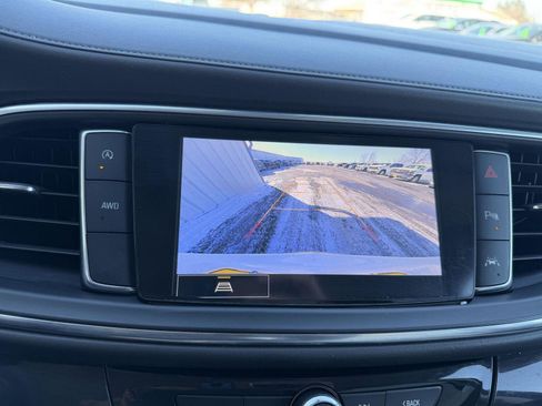 Used 2023 Buick Enclave Essence AWD/4WD image 17