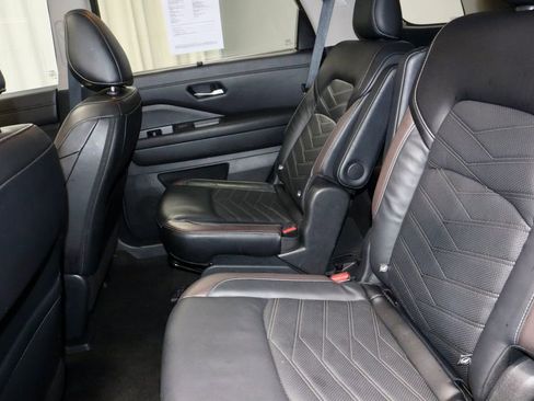 Certified 2024 Nissan Pathfinder Platinum AWD/4WD image 21