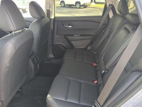 Certified 2025 Nissan Rogue SL w/ Tech Package FWD image 14