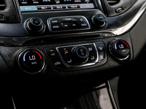 Used 2018 Chevrolet Impala Premier FWD image 31