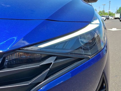Certified 2023 Hyundai Elantra SEL w/ Preferred Accessory Package FWD image 9