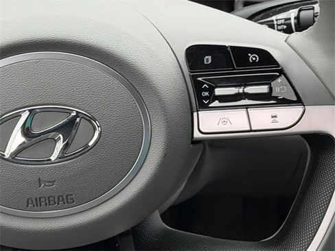 Used 2023 Hyundai Elantra SEL w/ Convenience Package image 13