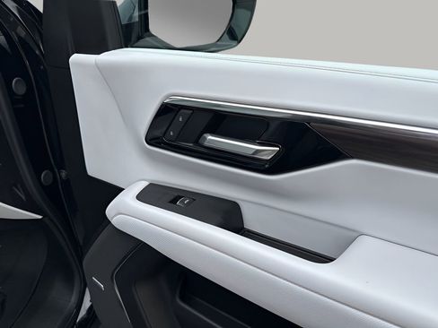 Used 2025 Chevrolet Tahoe Premier image 14