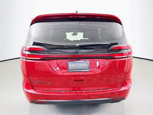 New 2026 Chrysler Pacifica Select w/ S Appearance Package image 6