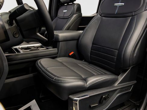 Used 2025 Ford F250 Platinum w/ FX4 Off-Road Package AWD/4WD image 31