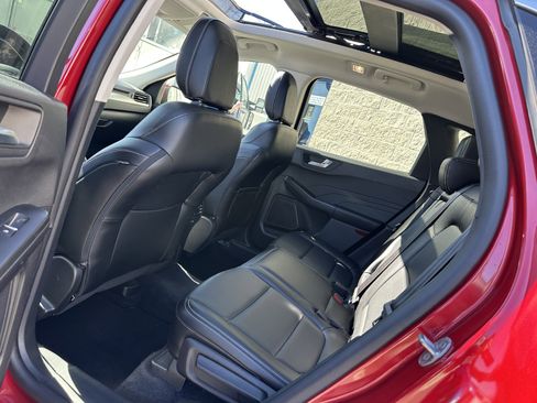 Used 2022 Ford Escape SEL image 9