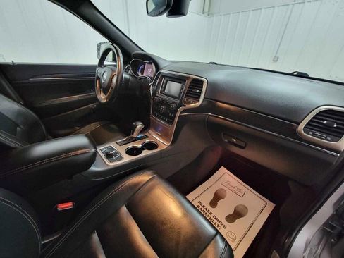 Used 2017 Jeep Grand Cherokee Limited image 38