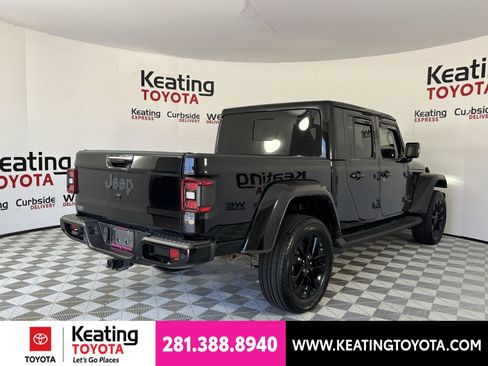 Used 2022 Jeep Gladiator Overland AWD/4WD image 5