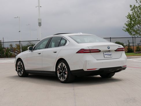 Used 2026 BMW i5 eDrive40 AWD/4WD image 7
