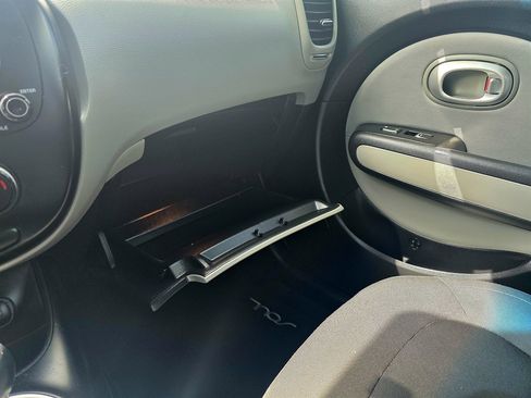 Used 2017 Kia Soul FWD image 25