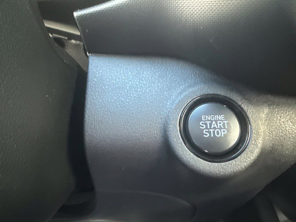 Used 2025 Hyundai Venue SEL FWD image 22