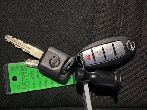 Used 2025 Nissan Frontier PRO-4X w/ Black Accent Package image 28