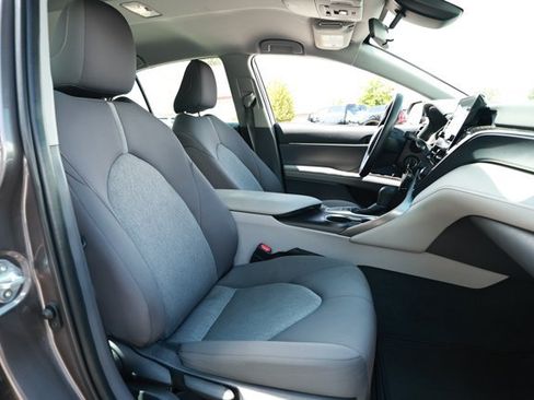 Used 2022 Toyota Camry LE FWD image 27