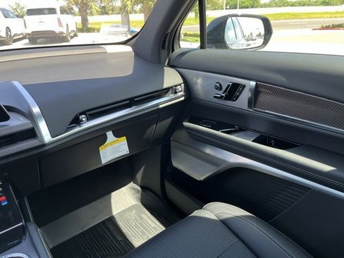 New 2026 Cadillac Vistiq Sport w/ LPO, Floor Liner Package image 19
