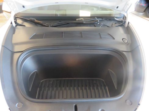 Used 2024 Tesla Model Y Long Range AWD/4WD image 53