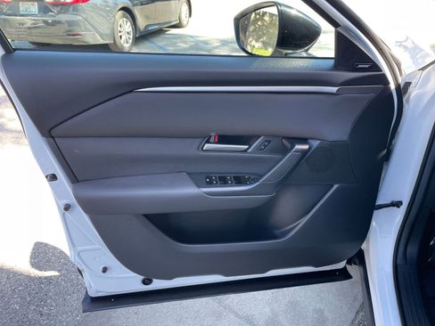 Used 2025 MAZDA CX-50 AWD 2.5 S w/ Premium Package image 18