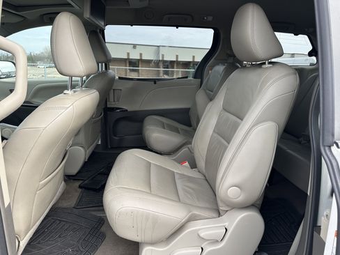 Used 2015 Toyota Sienna XLE Premium image 6