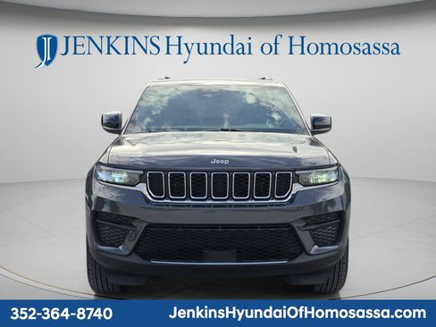 Used 2024 Jeep Grand Cherokee Laredo X w/ Luxury Tech Group I RWD image 11