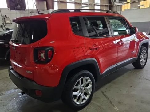 Used 2018 Jeep Renegade Latitude w/ Cold Weather Group AWD/4WD image 3