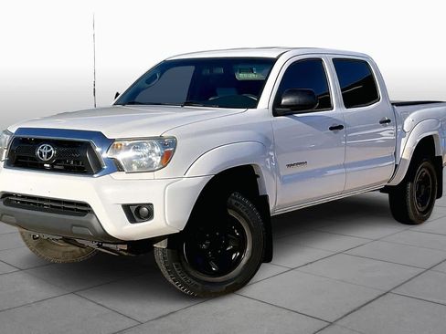 Used 2014 Toyota Tacoma PreRunner image 2
