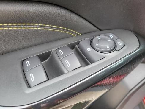 Used 2024 Chevrolet Trax LT w/ LT Convenience Package FWD image 15