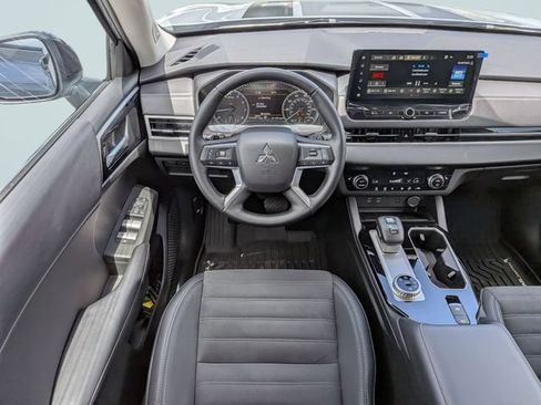 Used 2026 Mitsubishi Outlander AWD image 15