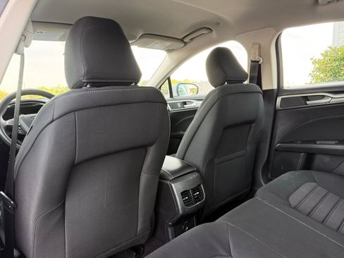 Used 2020 Ford Fusion SE FWD image 16