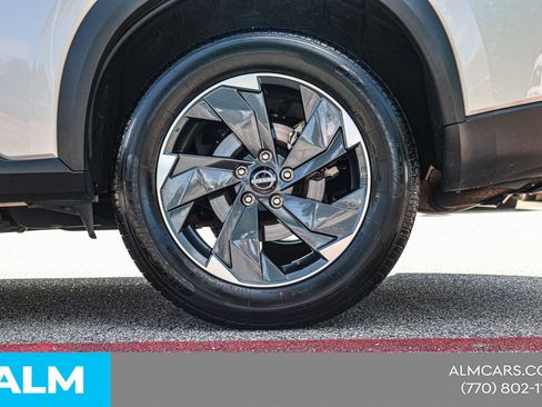 Used 2024 Nissan Rogue SV AWD/4WD image 16