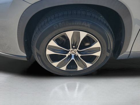 Certified 2020 Toyota Highlander XLE FWD image 26