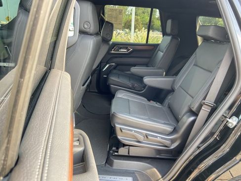 Used 2025 GMC Yukon Denali RWD image 16
