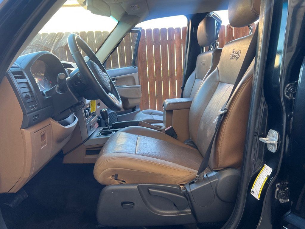 Used 2011 Jeep Liberty Limited w/ Exterior Appearance Group RWD image 12
