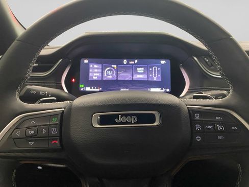 Used 2023 Jeep Grand Cherokee Altitude AWD/4WD image 13