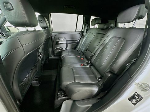 Used 2020 Mercedes-Benz GLB 250 4MATIC image 27