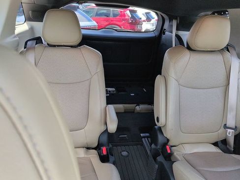 Certified 2023 Toyota Sienna Limited FWD image 11