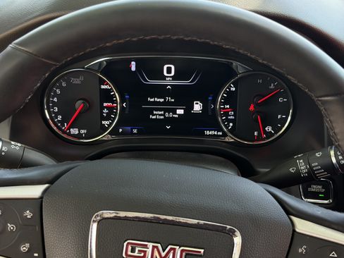 Used 2023 GMC Acadia SLT w/ Elevation Edition FWD image 18
