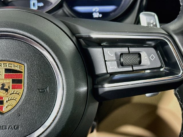 Used 2023 Porsche Macan AWD/4WD image 11