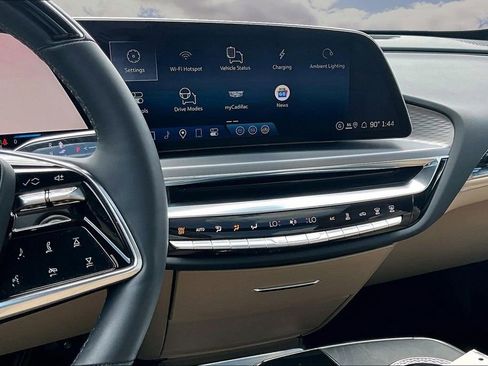 Certified 2024 Cadillac Lyriq Luxury w/ Nappa Leather Package AWD/4WD image 9