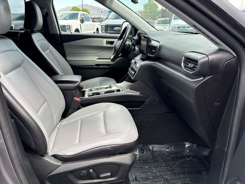 Used 2021 Ford Explorer XLT w/ Equipment Group 202A AWD/4WD image 15