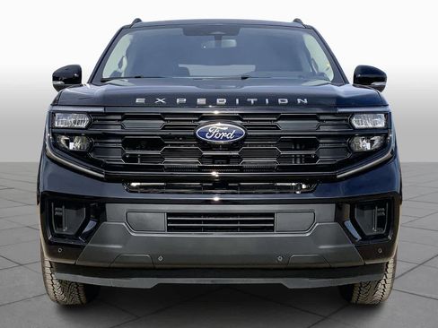 New 2025 Ford Expedition Active image 3