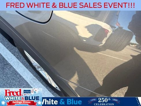 Used 2023 Ford Explorer XLT AWD/4WD image 8
