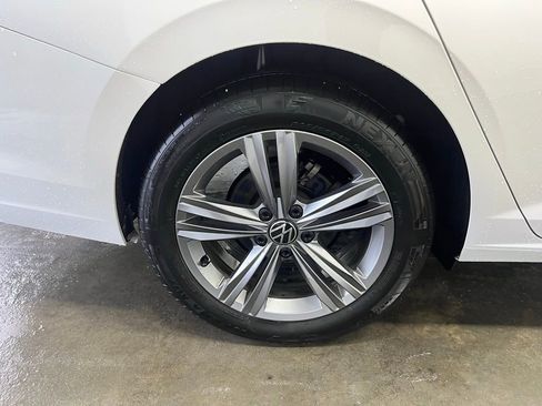 Certified 2023 Volkswagen Jetta SE w/ Panoramic Sunroof Package image 30