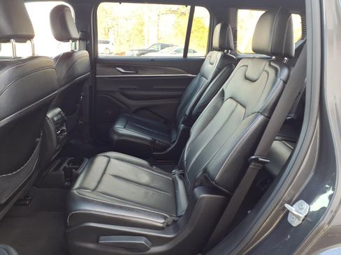 Used 2024 Jeep Grand Cherokee L Limited w/ Luxury Tech Group II image 17