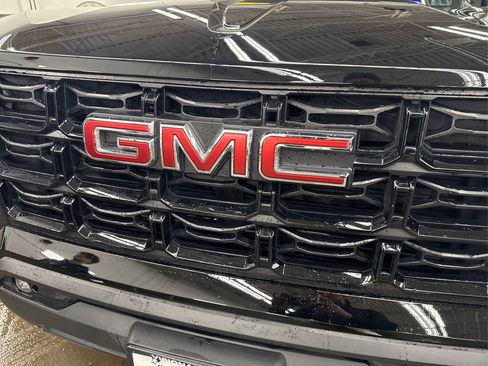 Used 2024 GMC Canyon Elevation w/ Elevation Premium Package image 17