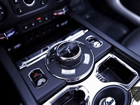 Used 2019 Rolls-Royce Dawn RWD image 86