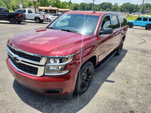 Used 2016 Chevrolet Suburban LT RWD image 4