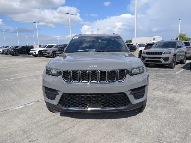New 2027 Jeep Grand Cherokee Laredo RWD image 9