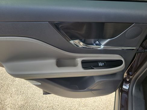 Certified 2023 Lincoln Corsair FWD image 8