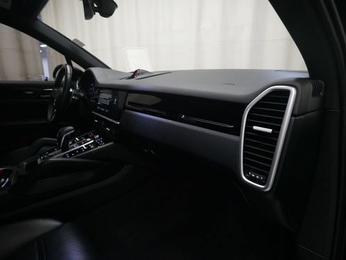 Certified 2022 Porsche Cayenne AWD/4WD image 26