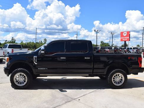 Used 2017 Ford F250 Platinum w/ Platinum Ultimate Package AWD/4WD image 5