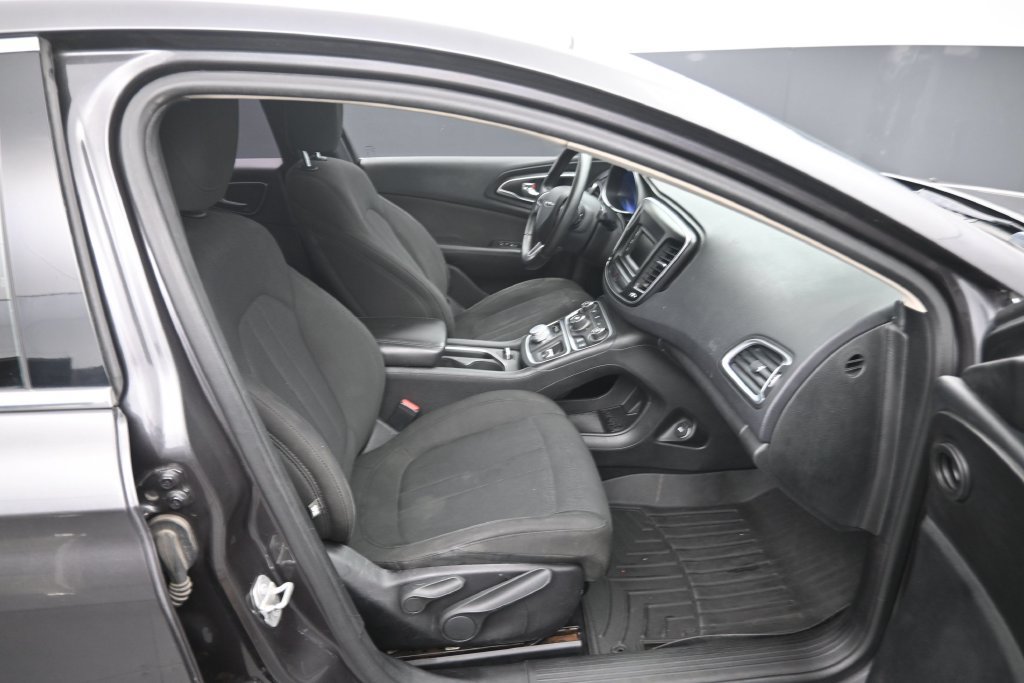 Used 2015 Chrysler 200 Limited w/ Convenience Group FWD image 11